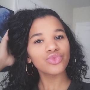 Meet your Posher, Tomeka